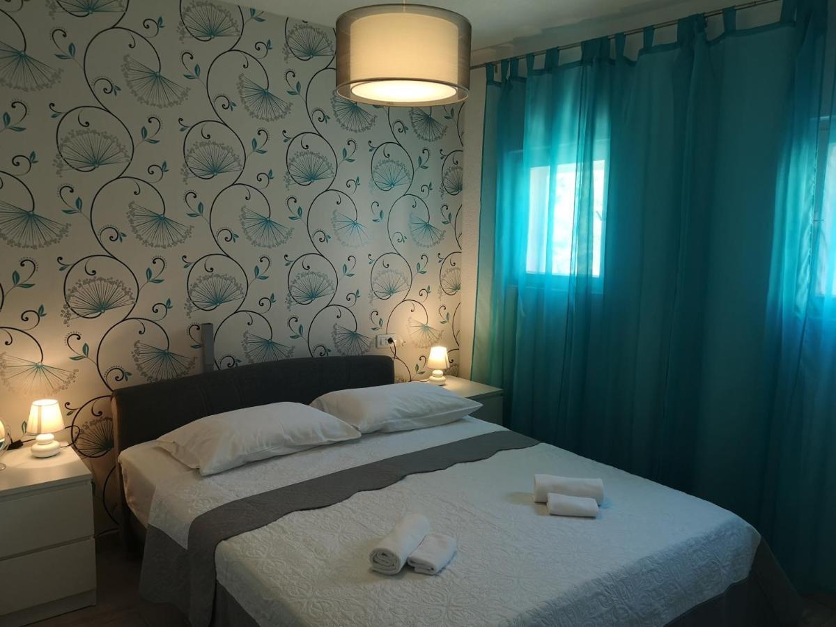Mala Kuca Ispod Borova Villa Primošten Exteriör bild