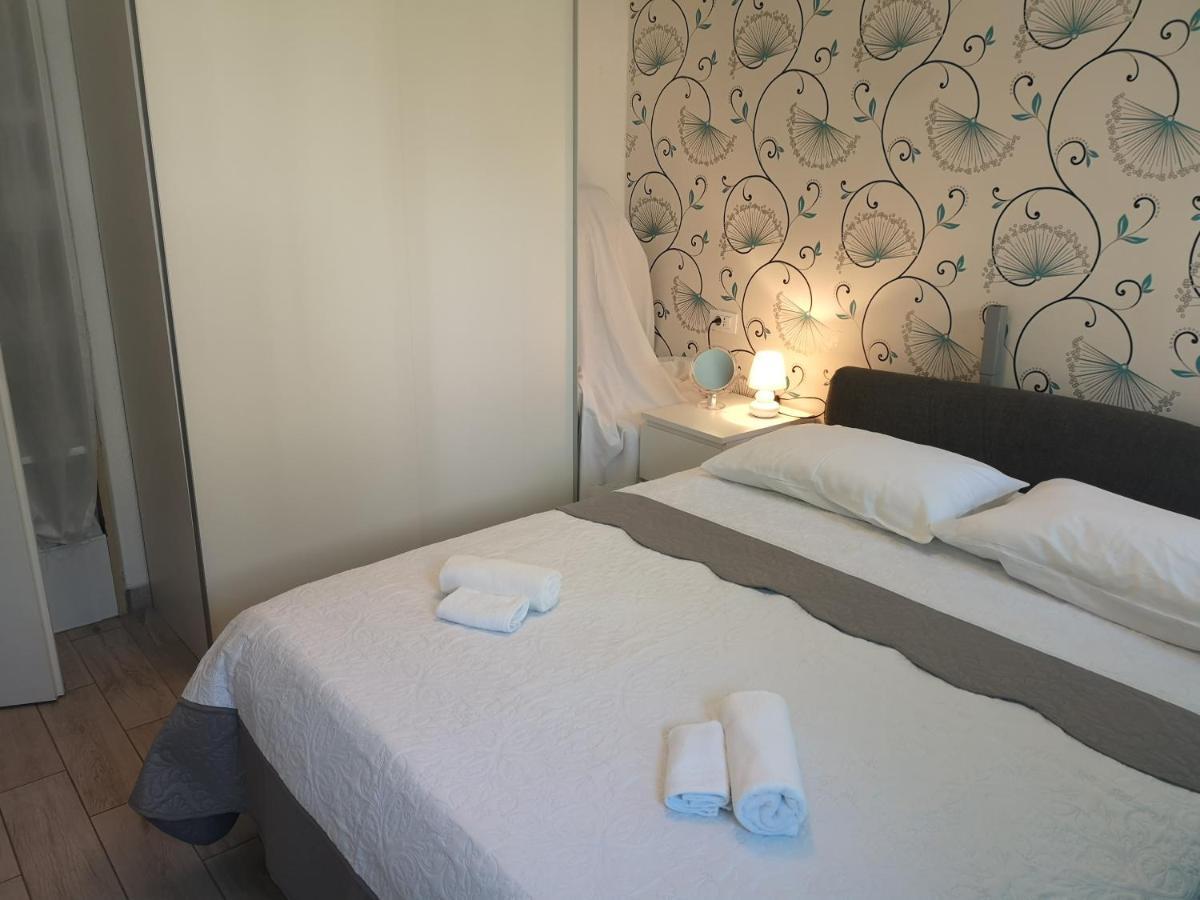 Mala Kuca Ispod Borova Villa Primošten Exteriör bild